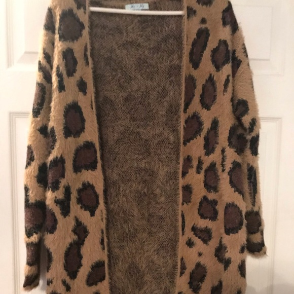 Beautiful furry leopard print cardi - Picture 1 of 4